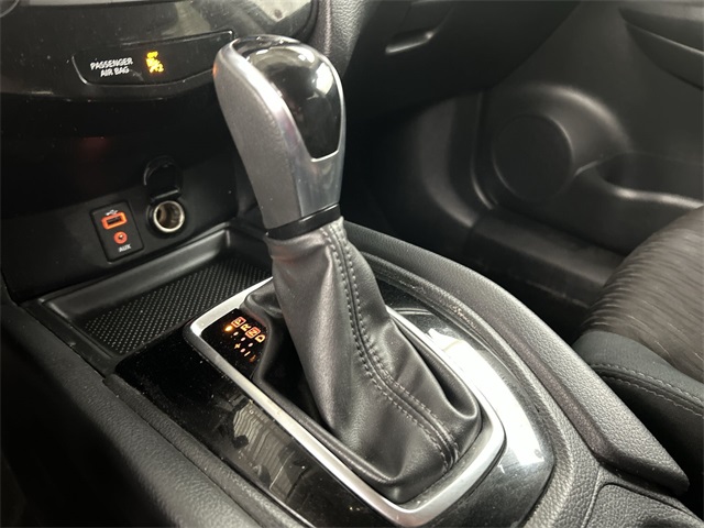 2017 Nissan Rogue SV photo 10