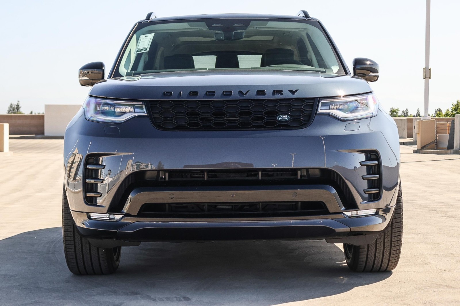 2025 Land Rover Discovery SE photo 2