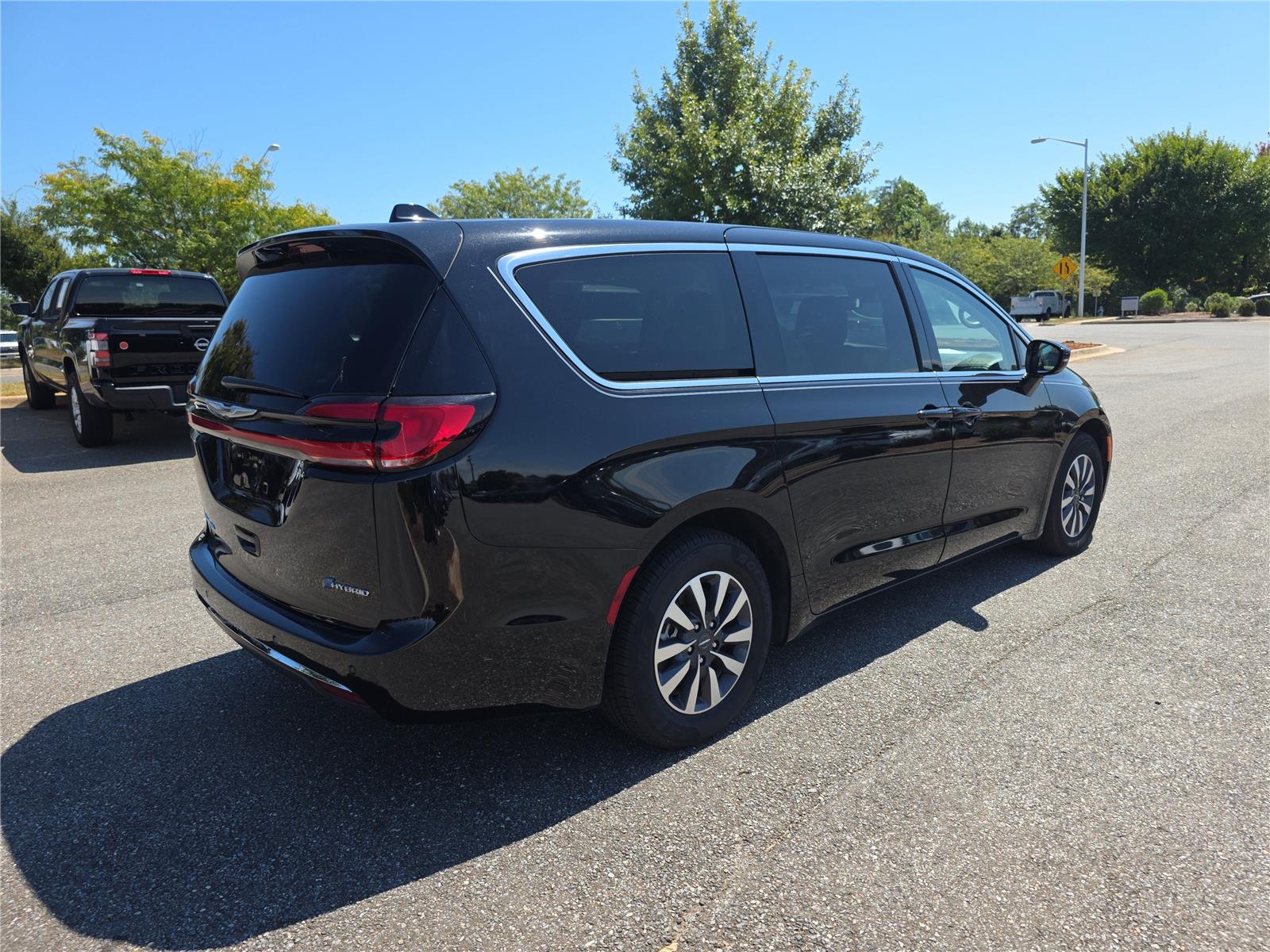 2024 Chrysler Pacifica Hybrid photo 4