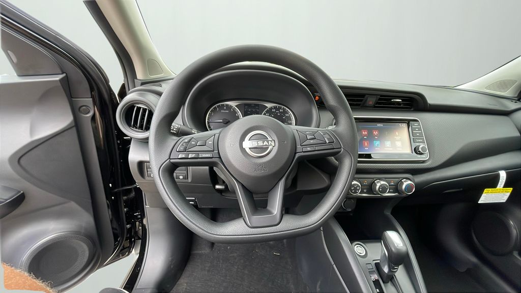 2025 Nissan Kicks Play S photo 11