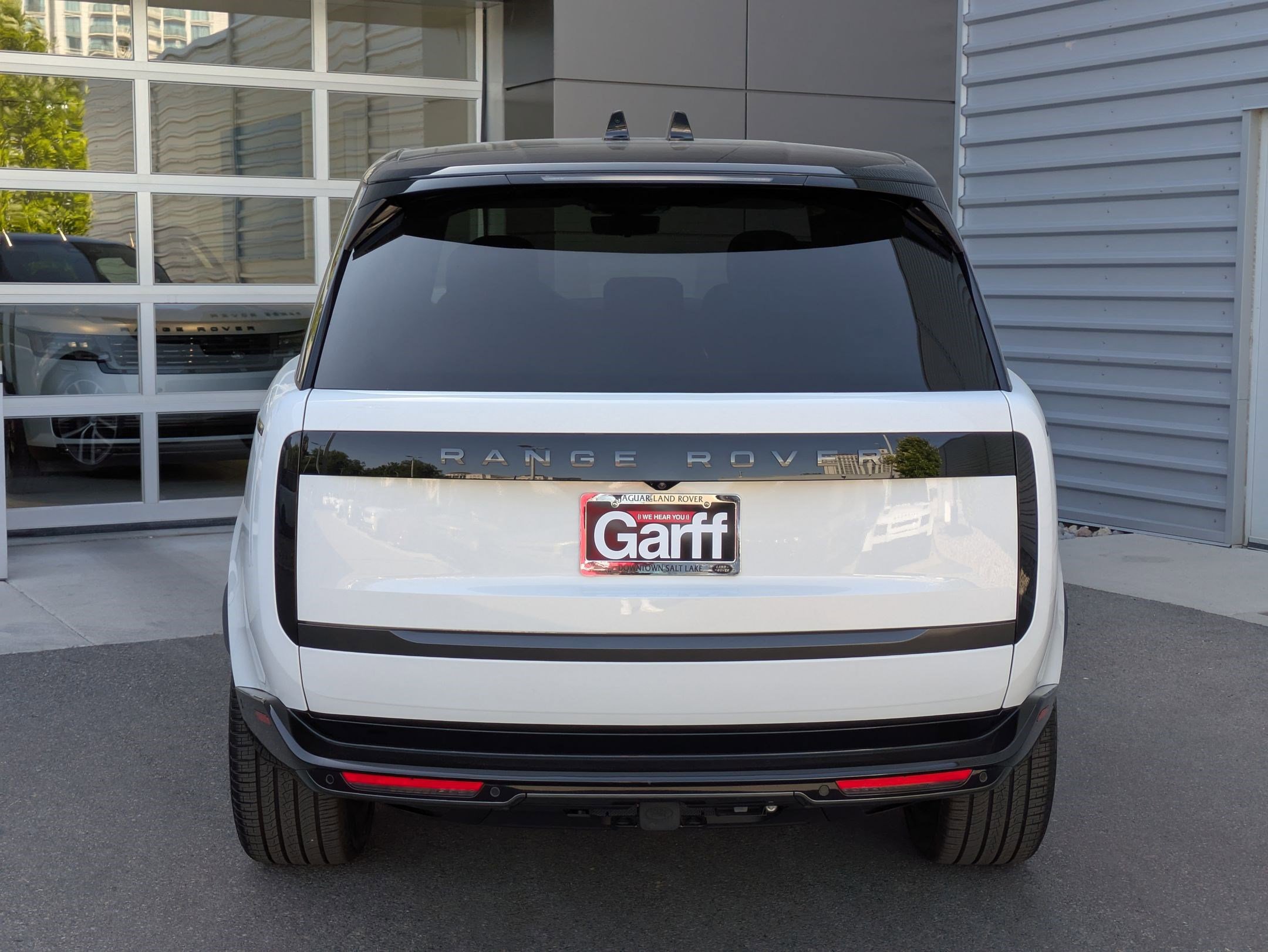 2025 Land Rover Range Rover SE photo 4