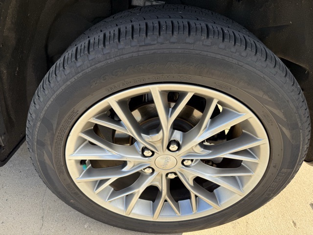 2023 Jeep Grand Cherokee Summit photo 2