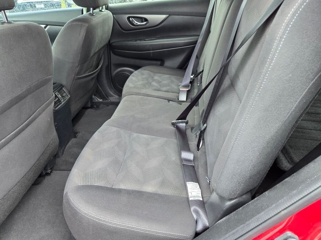 2016 Nissan Rogue SV photo 13