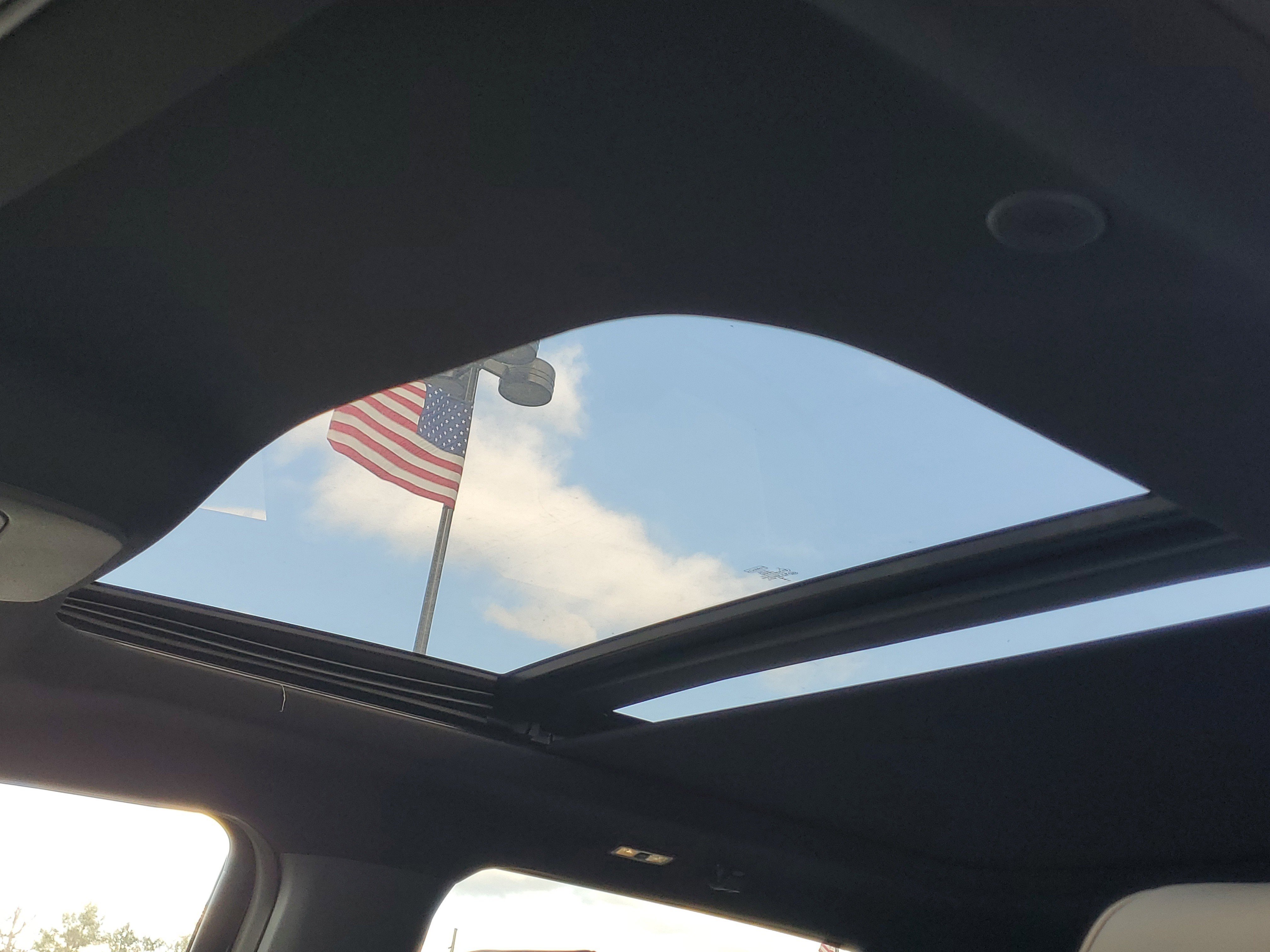 2025 Ford F-150 Lightning Lariat photo 3