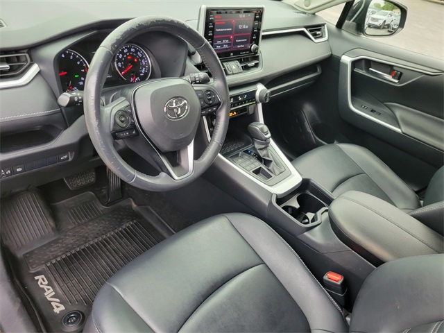 2019 Toyota RAV4 XLE Premium photo 8
