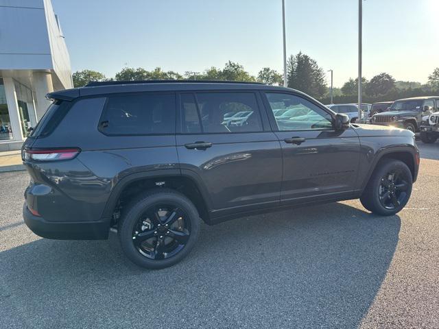2025 Jeep Grand Cherokee Limited photo 3