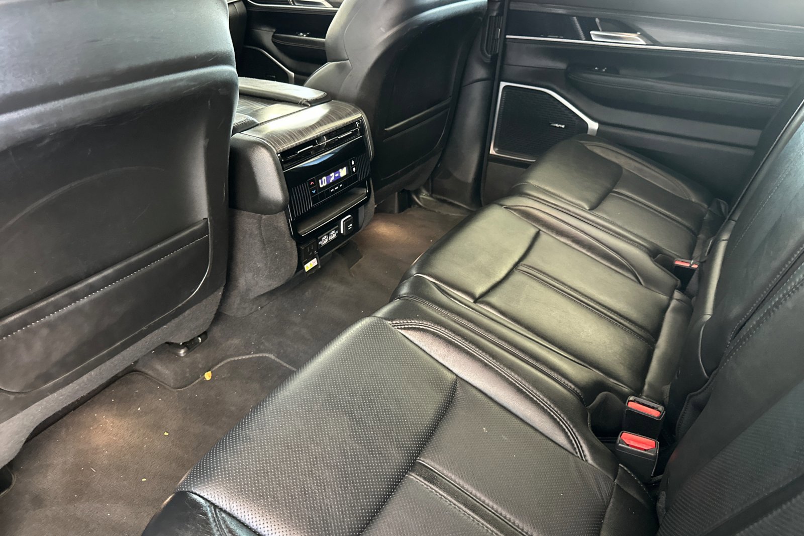 2023 Jeep Wagoneer L Series II photo 12