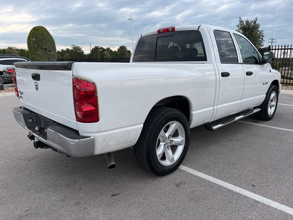 2008 Dodge Ram SLT photo 4
