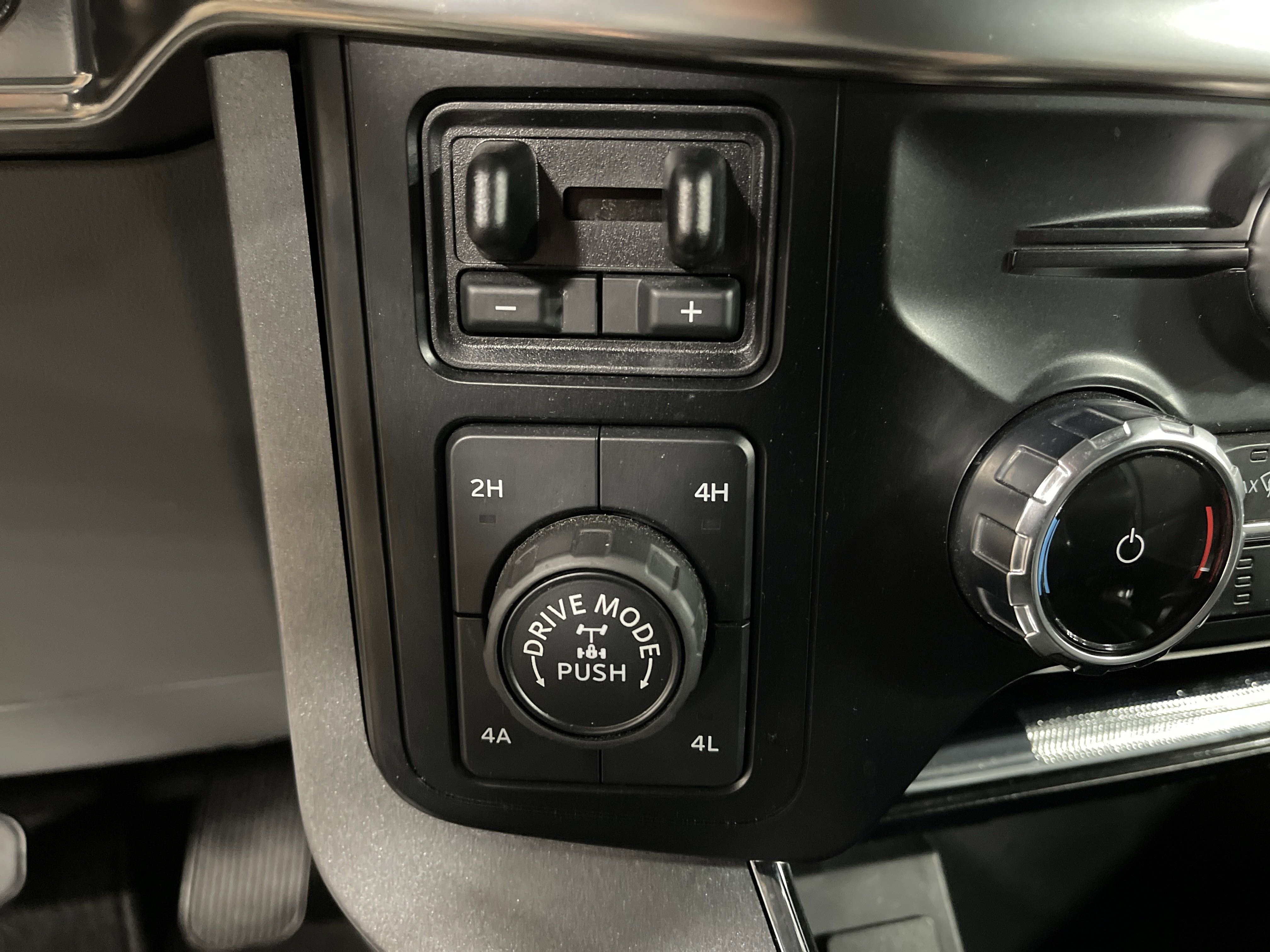 2023 Ford F-150 Lariat photo 2