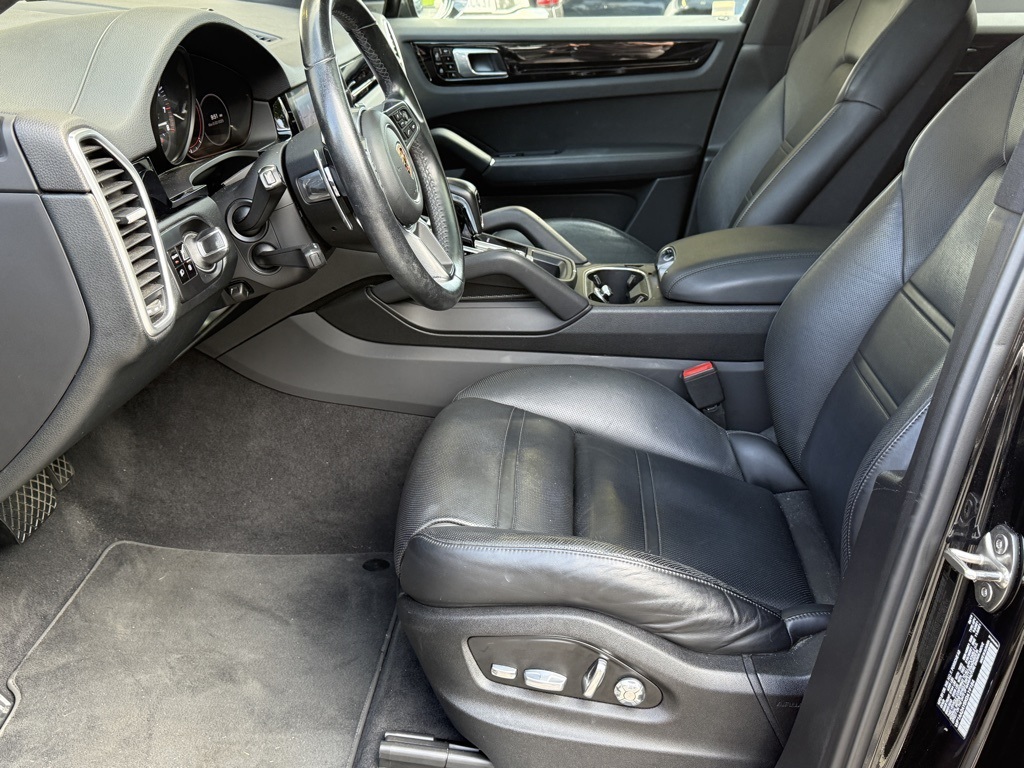 2019 Porsche Cayenne Base photo 13