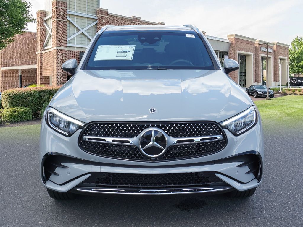 2025 Mercedes Benz GLC 300 4MATIC photo 3