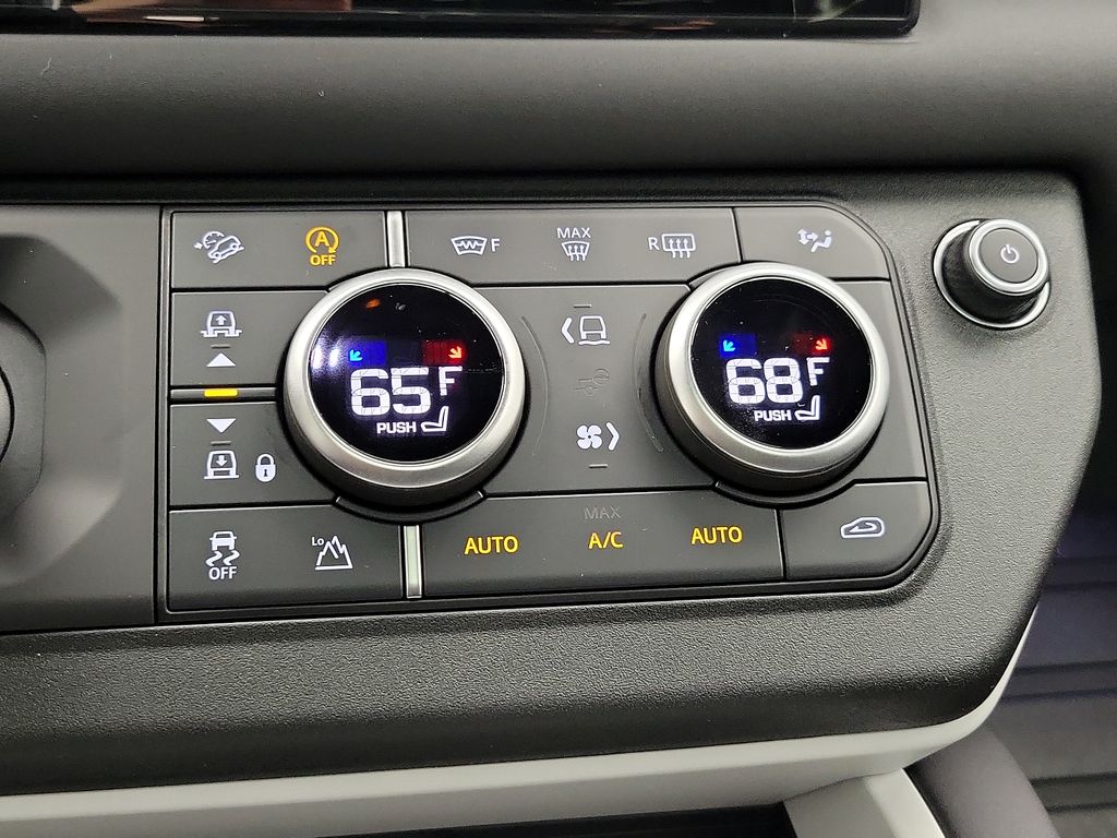2025 Land Rover Defender 110 S photo 9