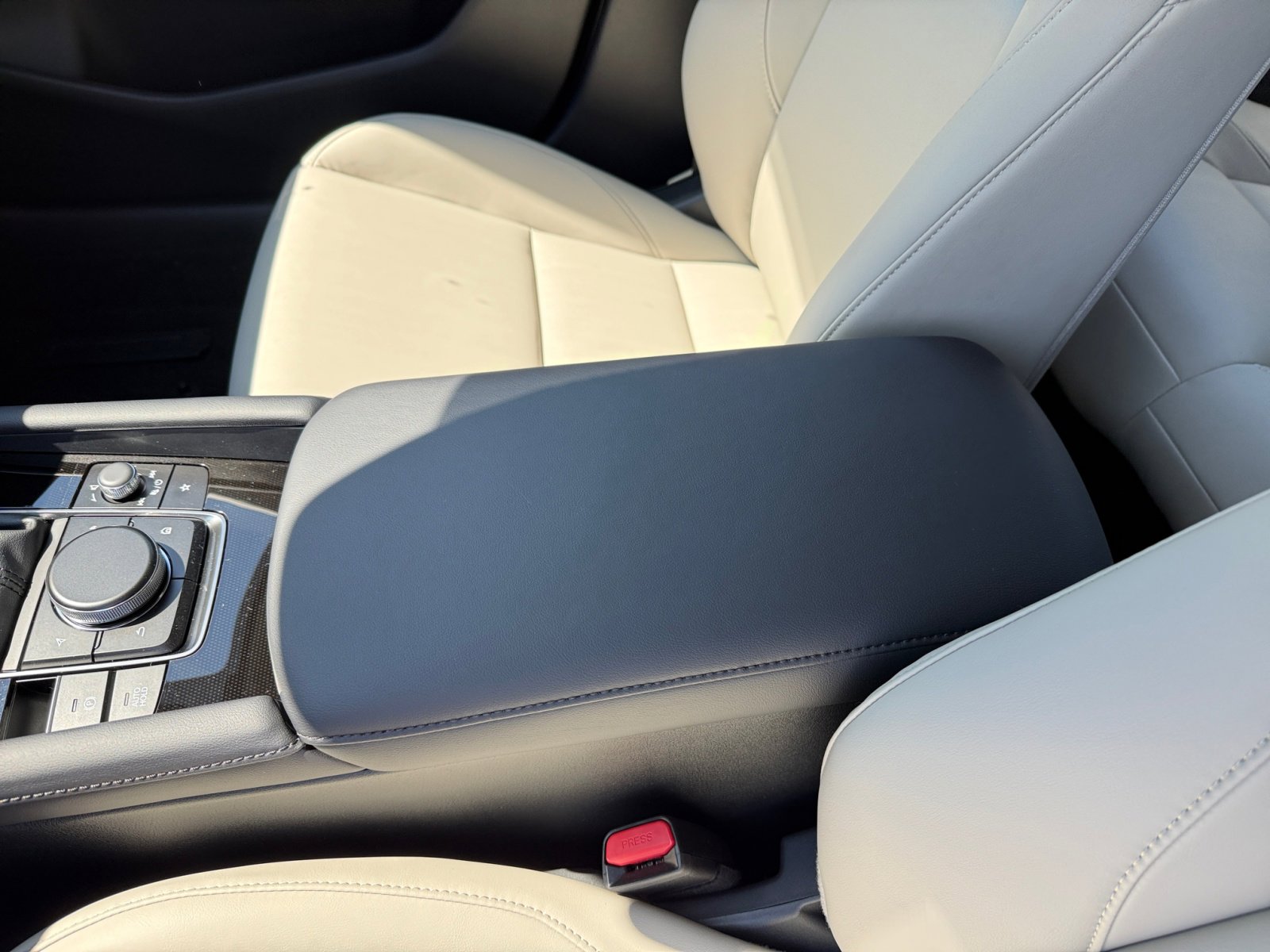 2025 Mazda Mazda3 2.5 s Preferred photo 14