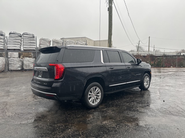 2023 Gmc Yukon XL SLT photo 3