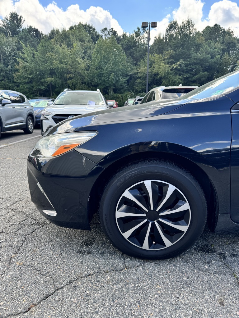 2017 Toyota Camry LE photo 4