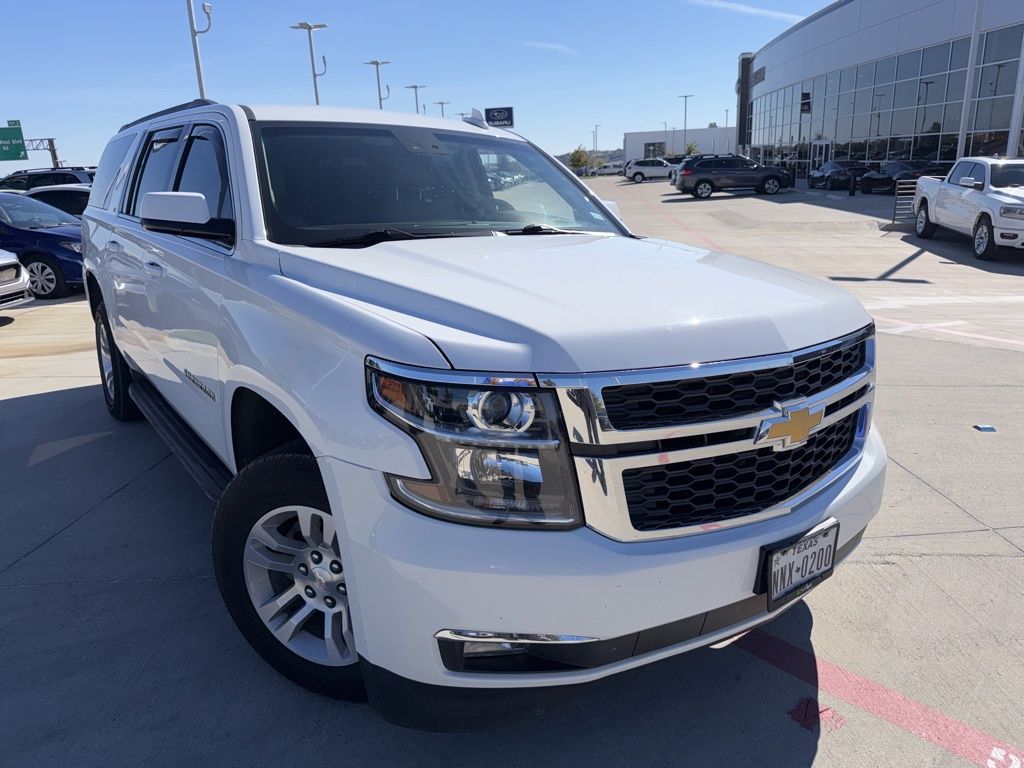 2019 Chevrolet Suburban LT photo 2