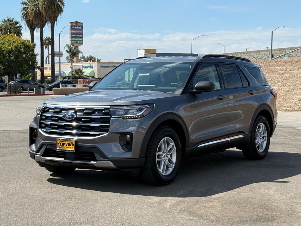 2025 Ford Explorer photo 6