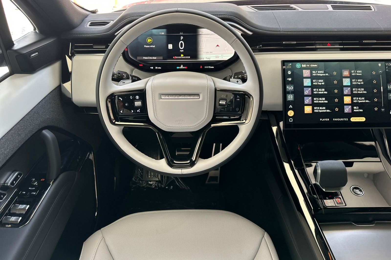 2025 Land Rover Range Rover Sport SE photo 15