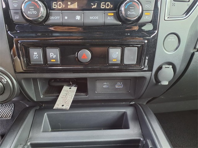 2021 Nissan Titan Crew Cab PRO-4X photo 17