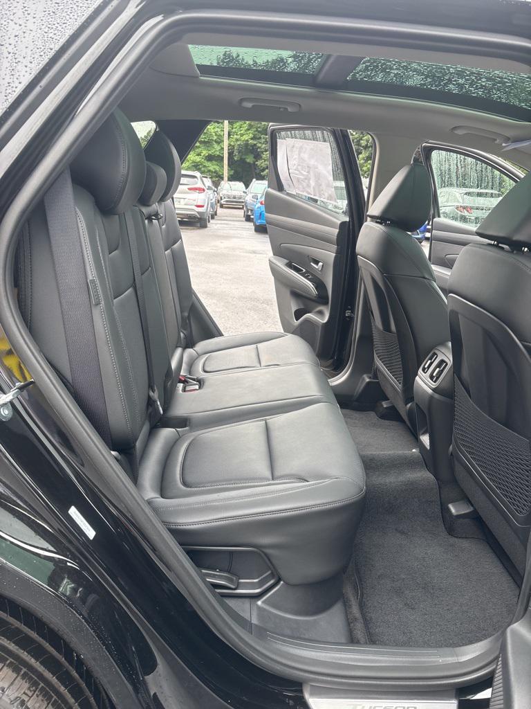 2025 Hyundai Tucson Hybrid Limited photo 2