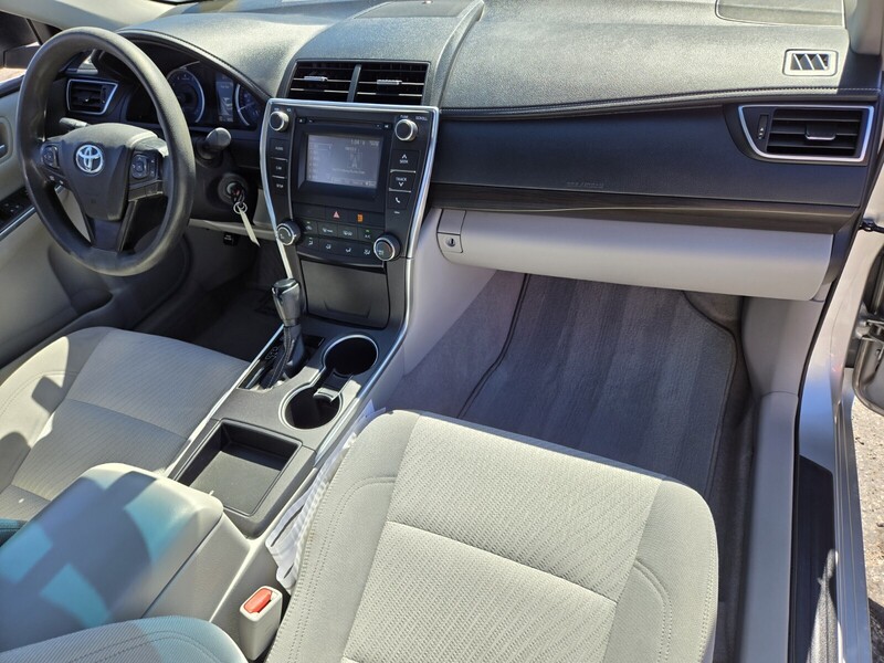 2017 Toyota Camry LE photo 10
