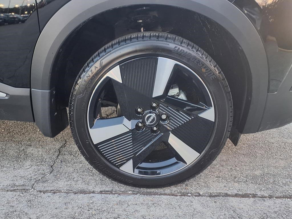 2026 Nissan Kicks SR photo 3