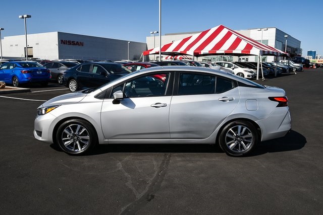 2025 Nissan Versa 1.6 SV photo 2