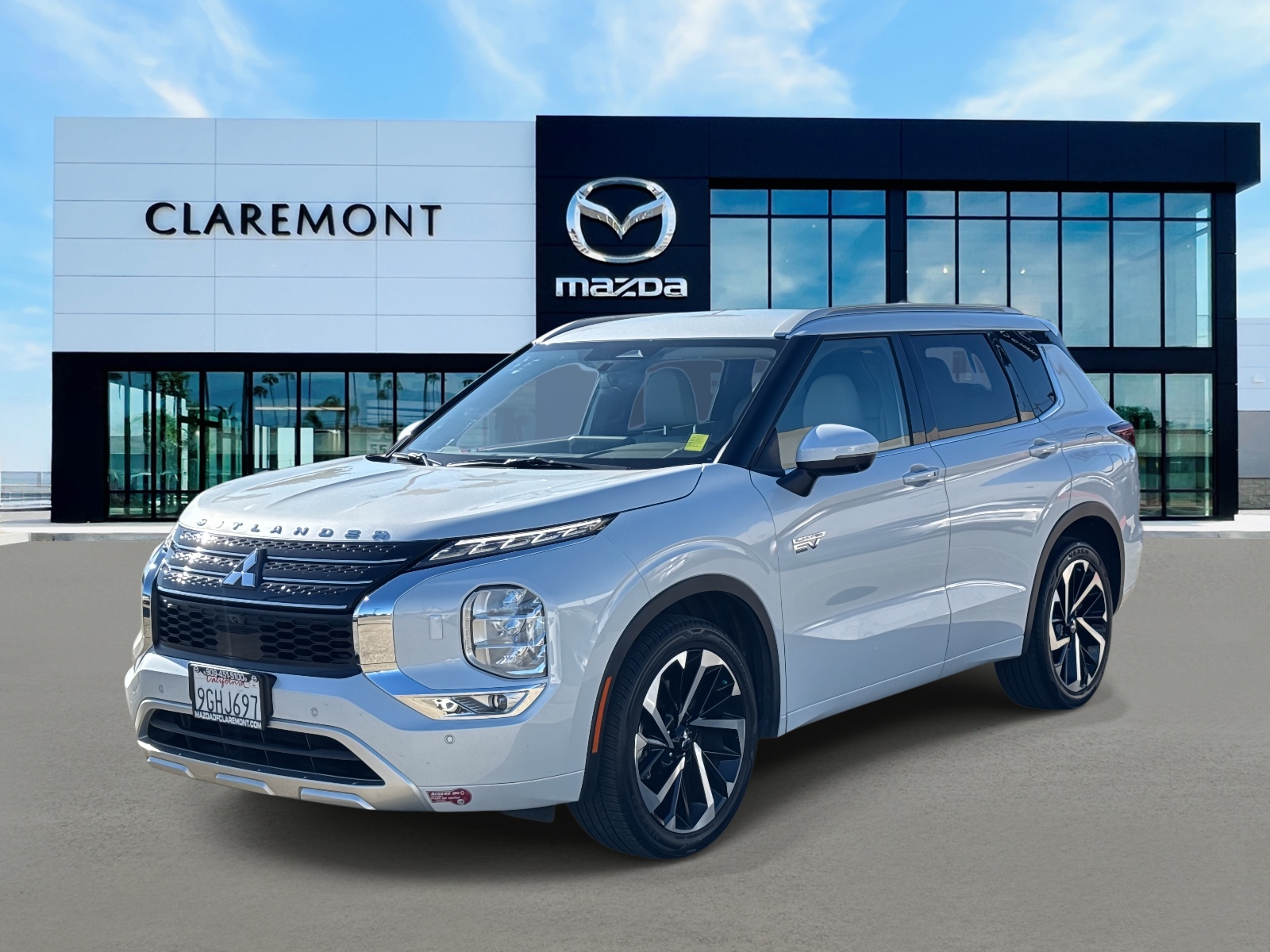 2023 Mitsubishi Outlander PHEV SEL S-AWC photo 3