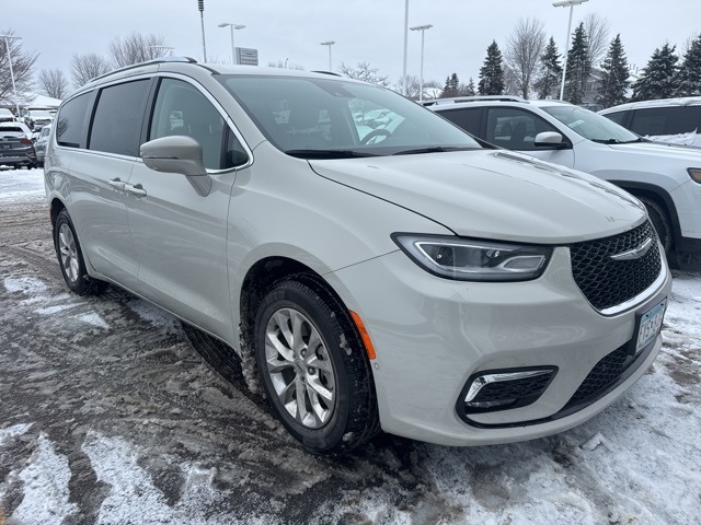 2021 Chrysler Pacifica Touring L's photo