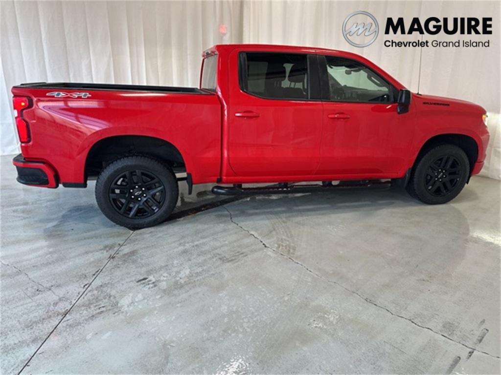 2023 Chevrolet Silverado 1500 RST photo 2
