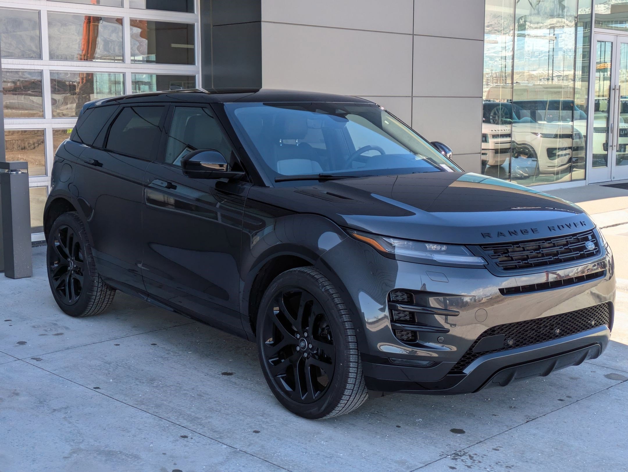 2026 Land Rover Range Rover Evoque Dynamic SE photo 8