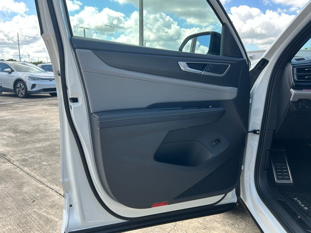 2026 Volkswagen Atlas Cross Sport SEL R-Line photo 45