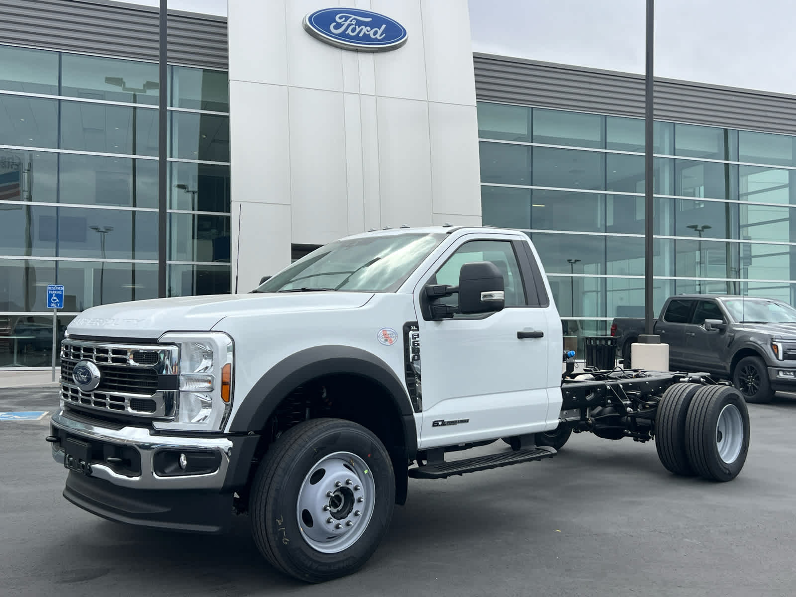 2026 Ford F-600 Super Duty Chassis Cab XL's photo