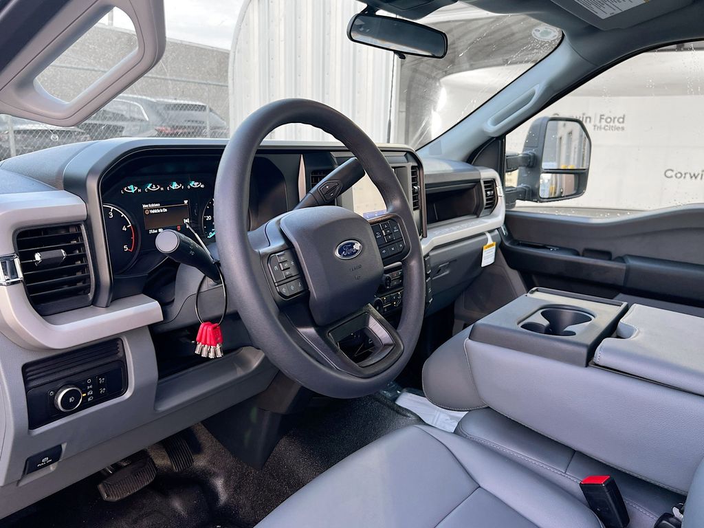 2025 Ford F-550 XL photo 3