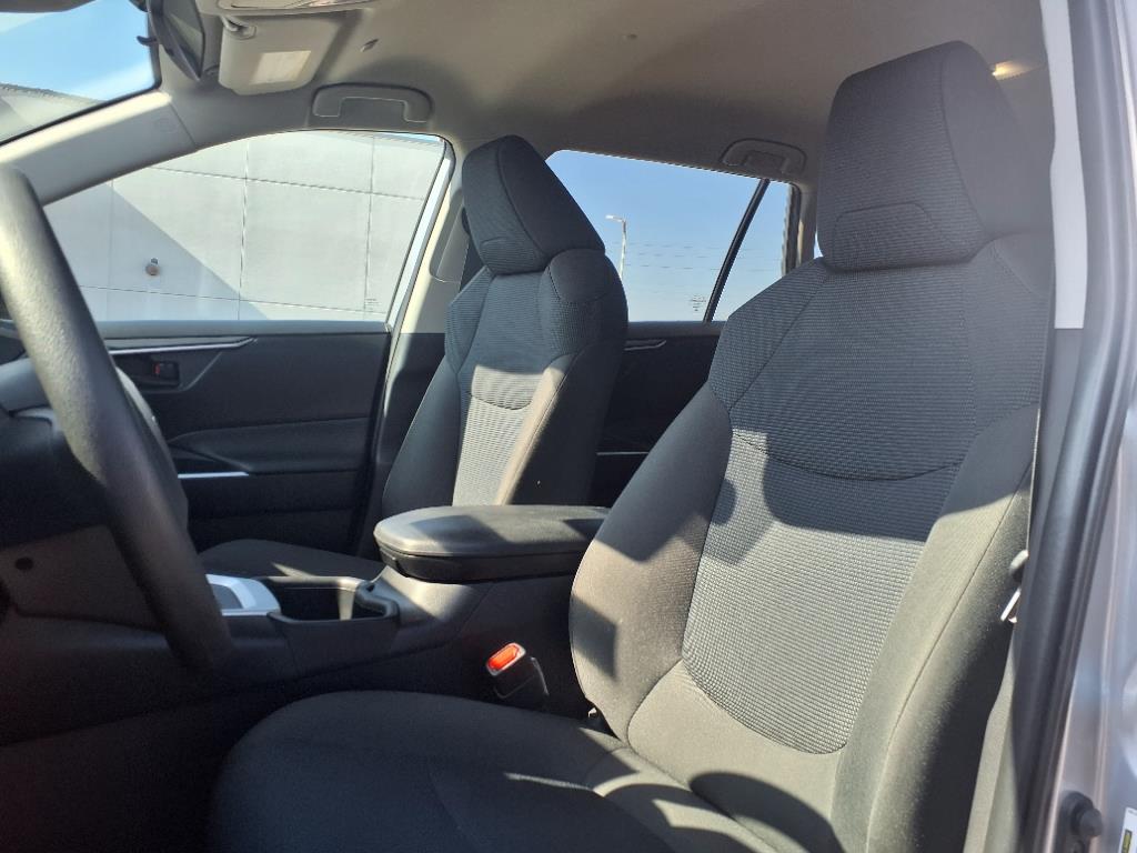 2024 Toyota RAV4 LE photo 6