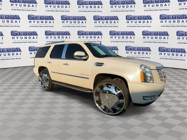 2013 Cadillac Escalade Luxury photo 3