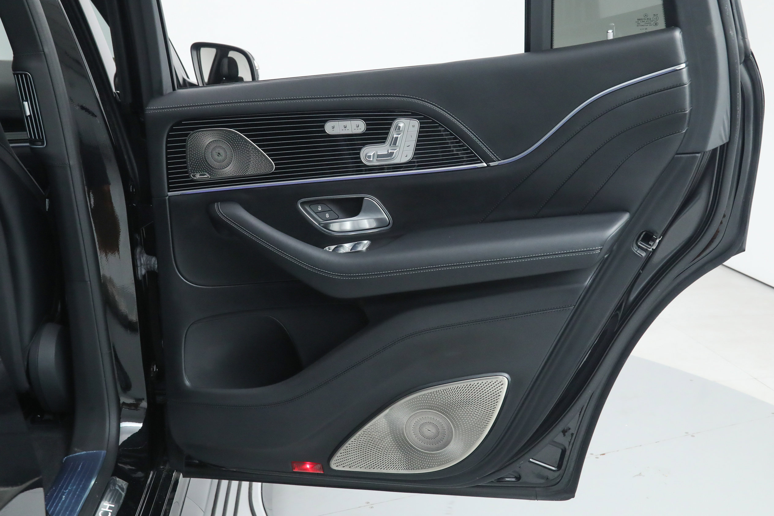 2023 Mercedes Benz GLS Maybach 600 4MATIC photo 18