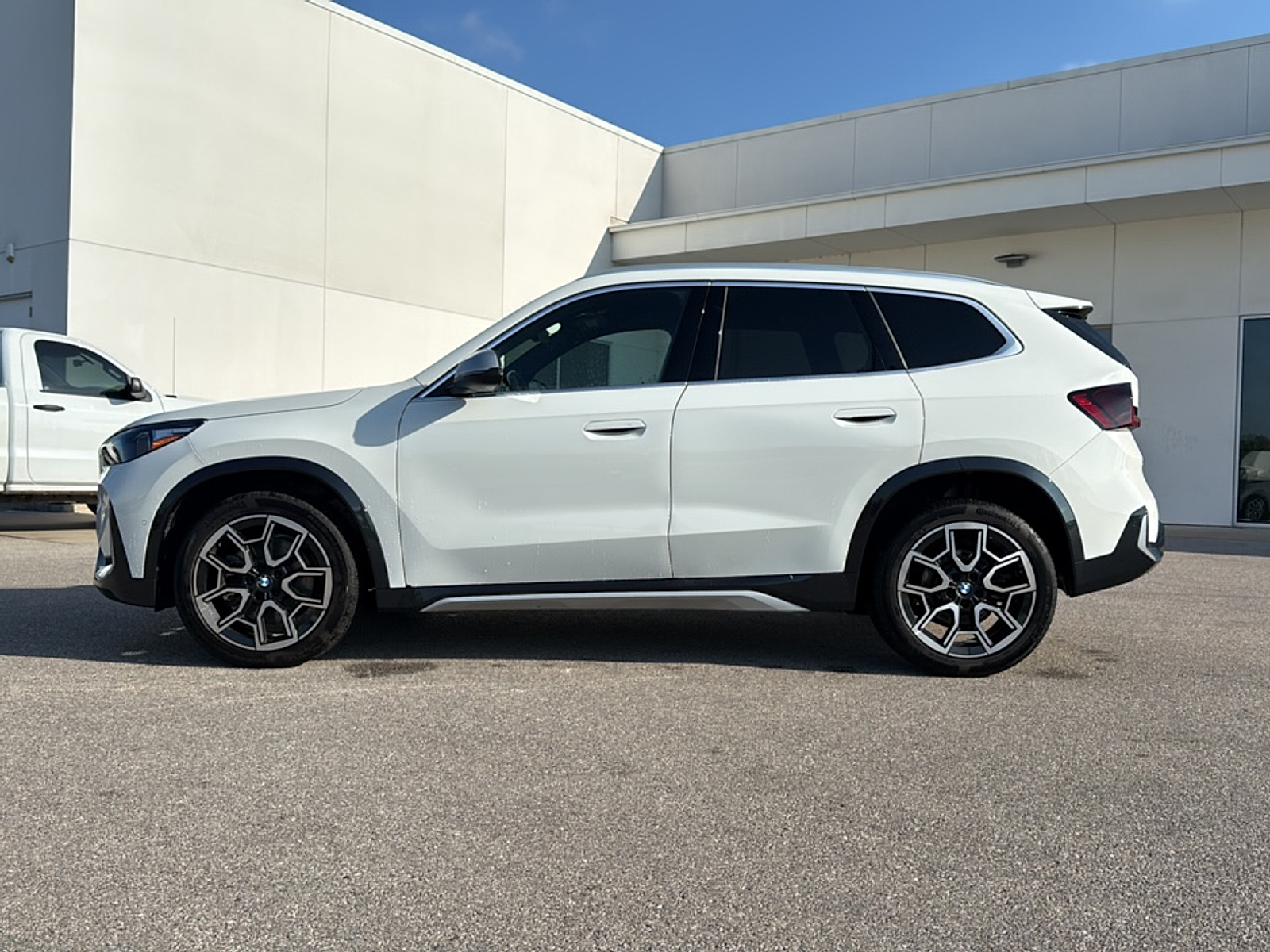 2023 Bmw X1 XDrive28i photo 2