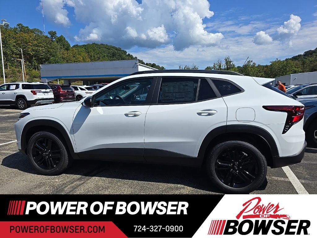 2025 Chevrolet Trax ACTIV 2 photo 2