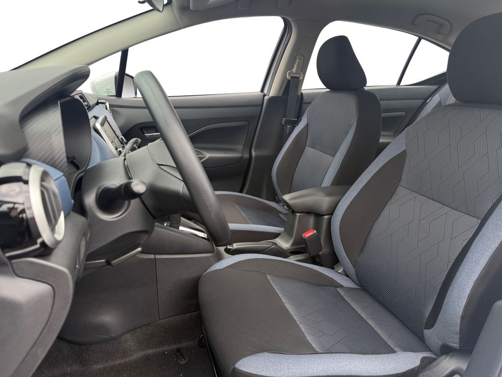 2025 Nissan Versa 1.6 SV photo 9