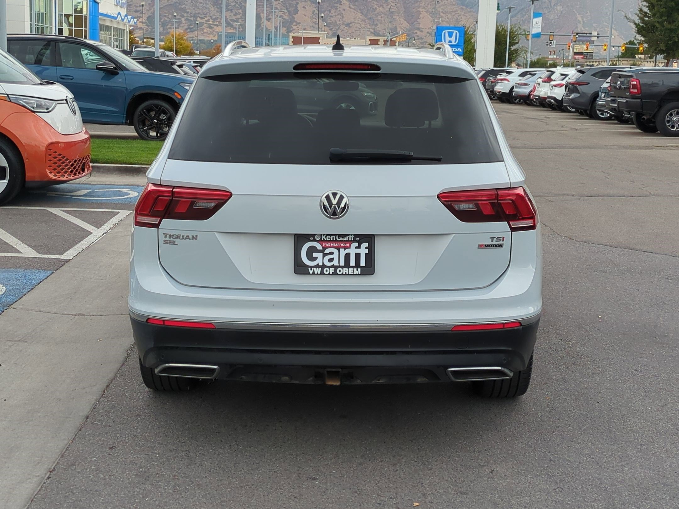 2018 Volkswagen Tiguan SEL Premium photo 4