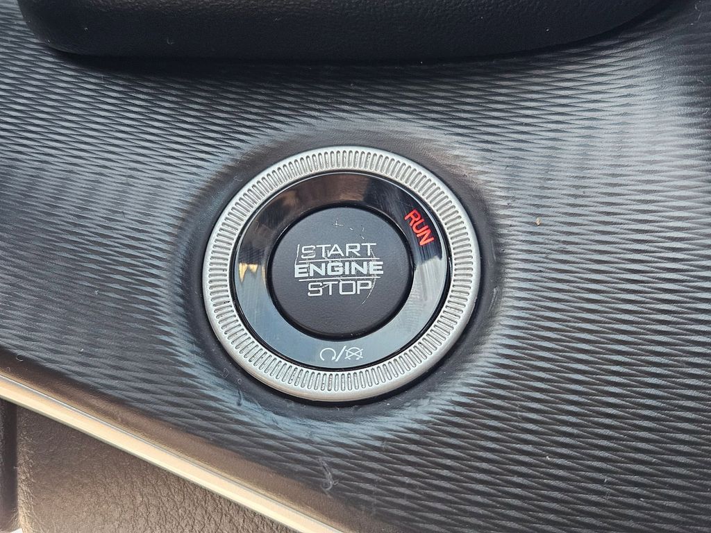 2023 Jeep Grand Cherokee Laredo photo 14