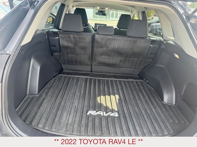 2022 Toyota RAV4 LE photo 16