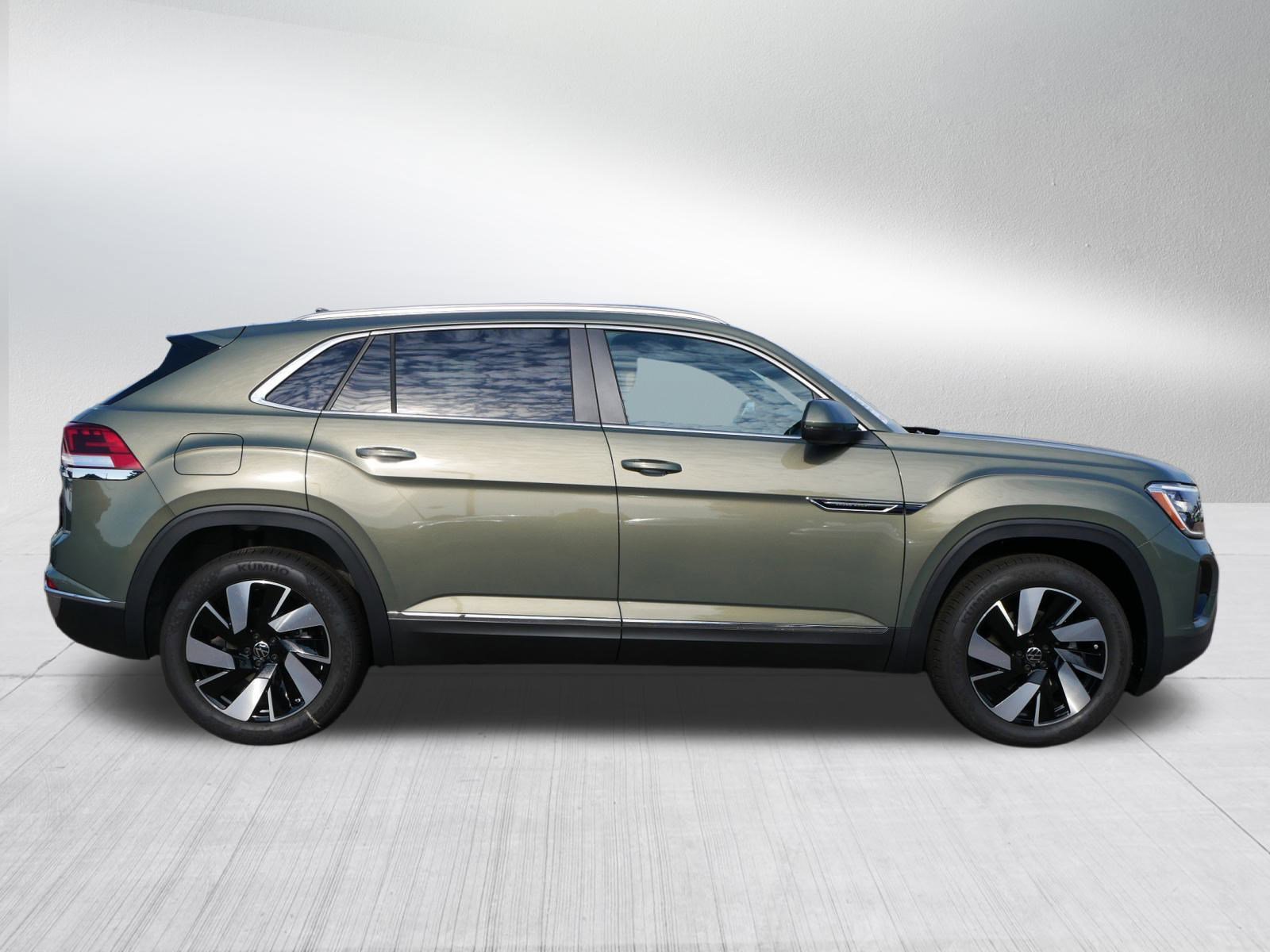 2026 Volkswagen Atlas Cross Sport SEL photo 2