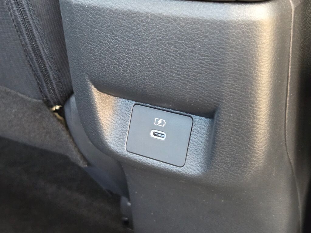 2025 Nissan Versa SV photo 7