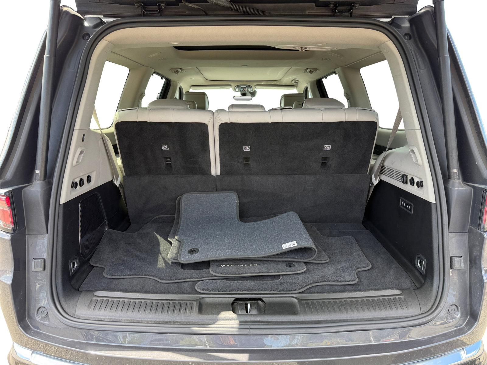 2022 Jeep Wagoneer Series III photo 16