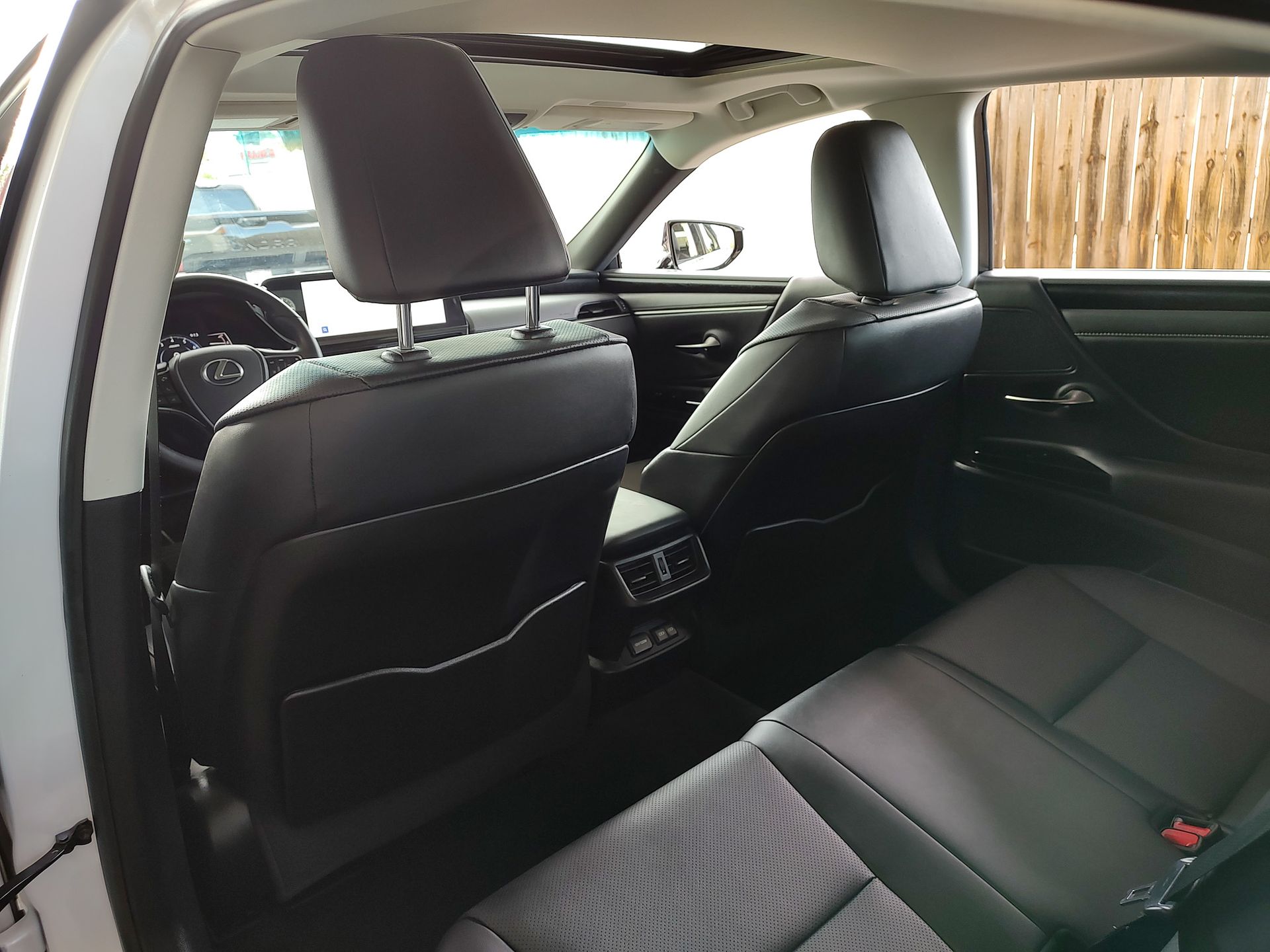 2023 Lexus ES 250 AWD photo 7
