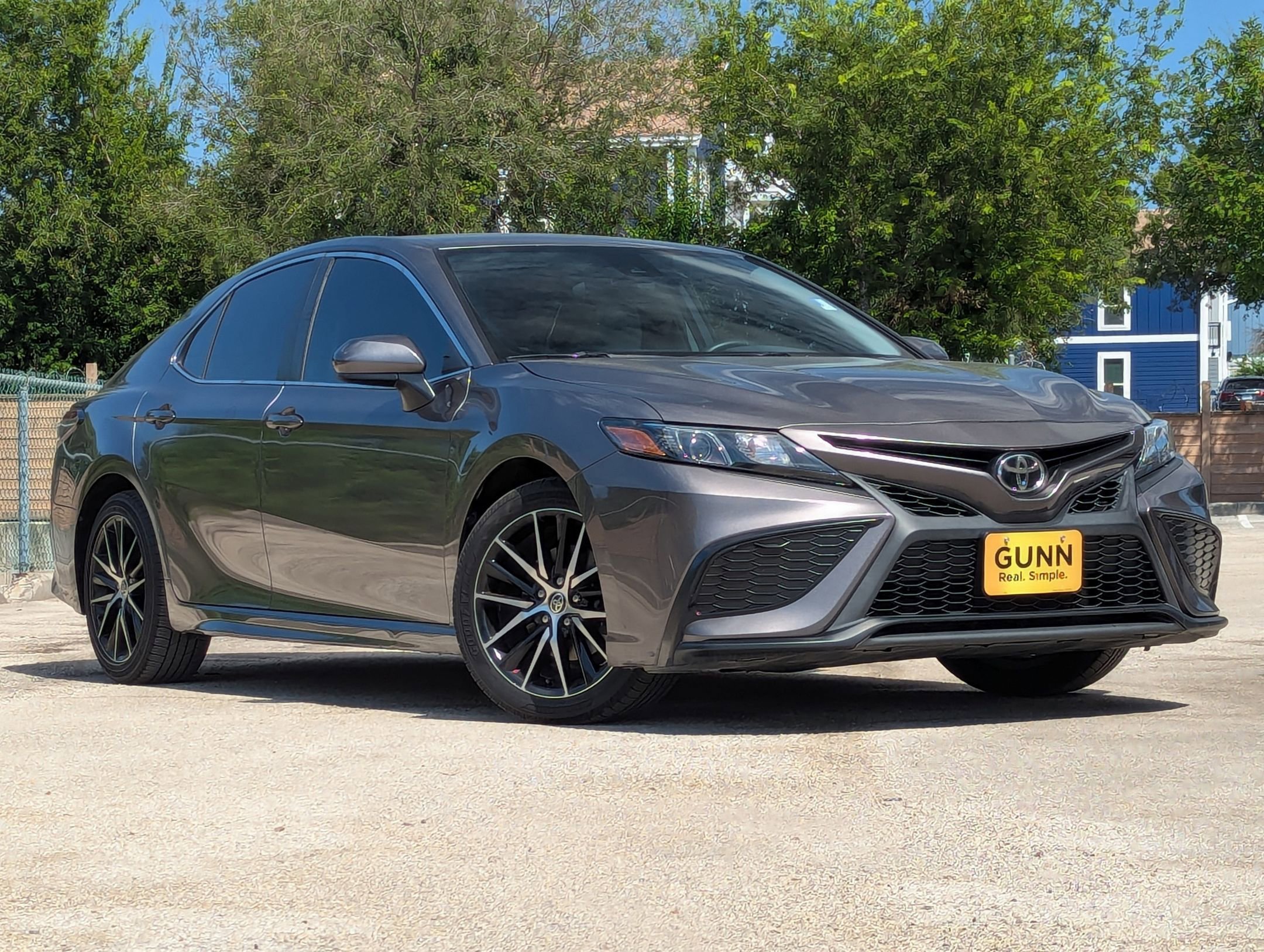 2021 Toyota Camry SE photo 2