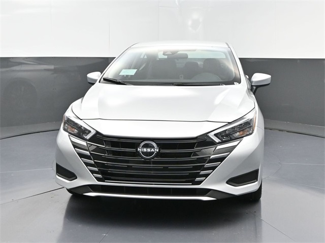 2025 Nissan Versa 1.6 SV photo 2