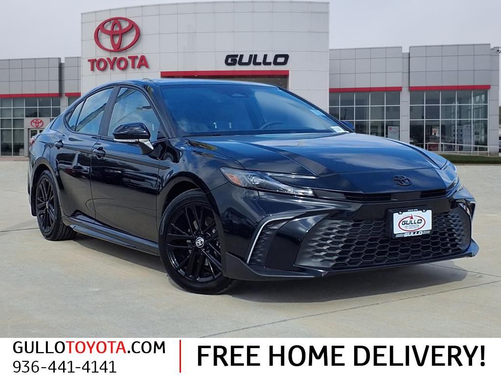 2025 Toyota Camry SE's photo